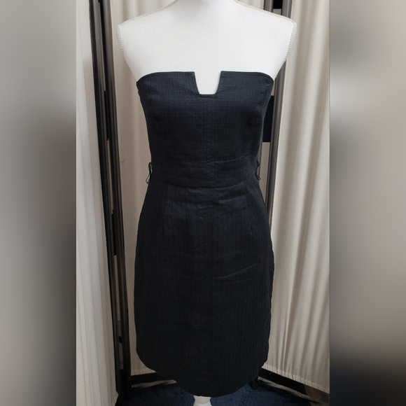 Trina Turk Dresses & Skirts - Trina Turk Sleek Black Textured Strapless Lined Dress | Size 6